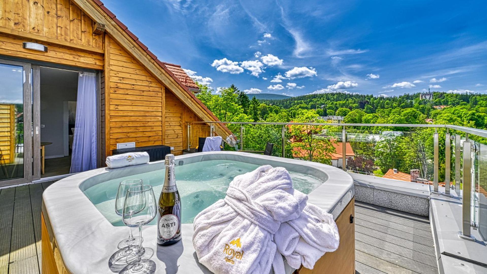 Apartment Z Basenem I Saunami Stone Hill Vip Centrum By Royal Aparts